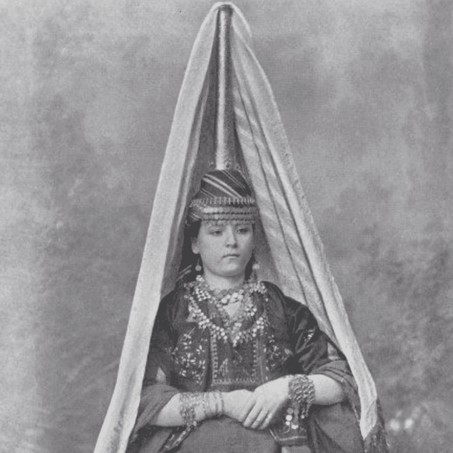 A lady from Mount Lebanon wearing a tantour